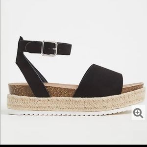 New black aespadrilled platform
